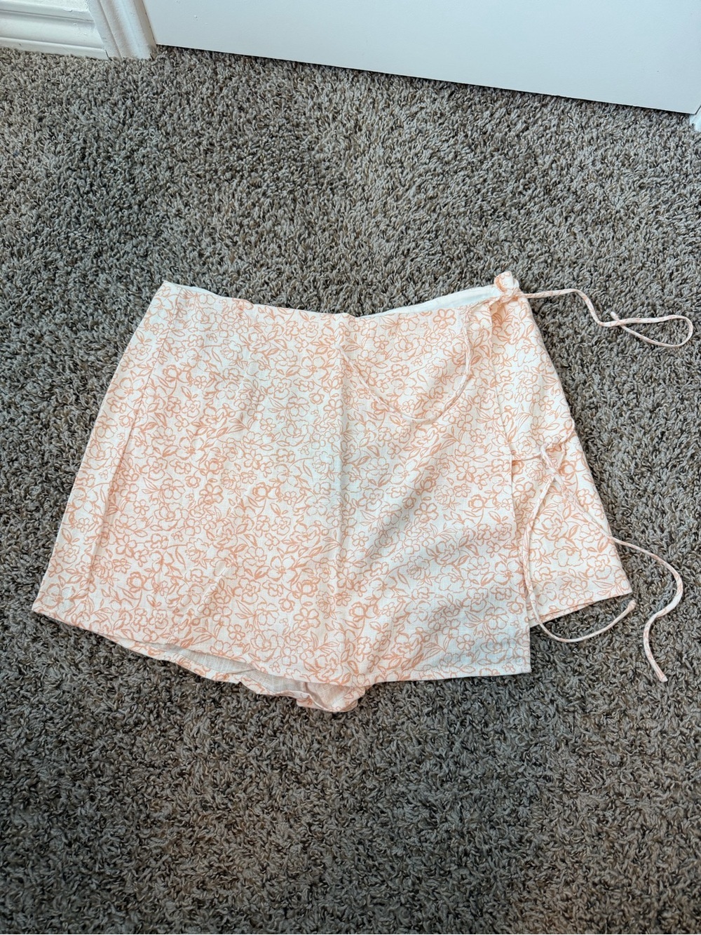 ⚡️NWT Le Lis Floral Skort - Light Peach